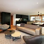 Derby Ski-in/out Апартаменти Зас-Фе