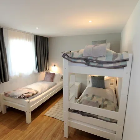 Derby Ski-in/out Apartment *